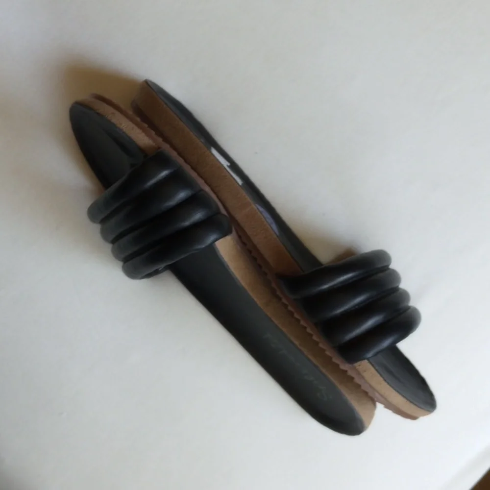 NWT $88 Splendid Leather Puff Sandals 8.5 Black Contoured Footbed - Picture 3 of 6